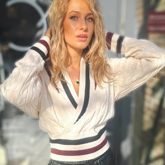 New Steve Madden V-Neck Sweater in Cream with Black and Burgundy Stripes size M - Picture 5 of 11